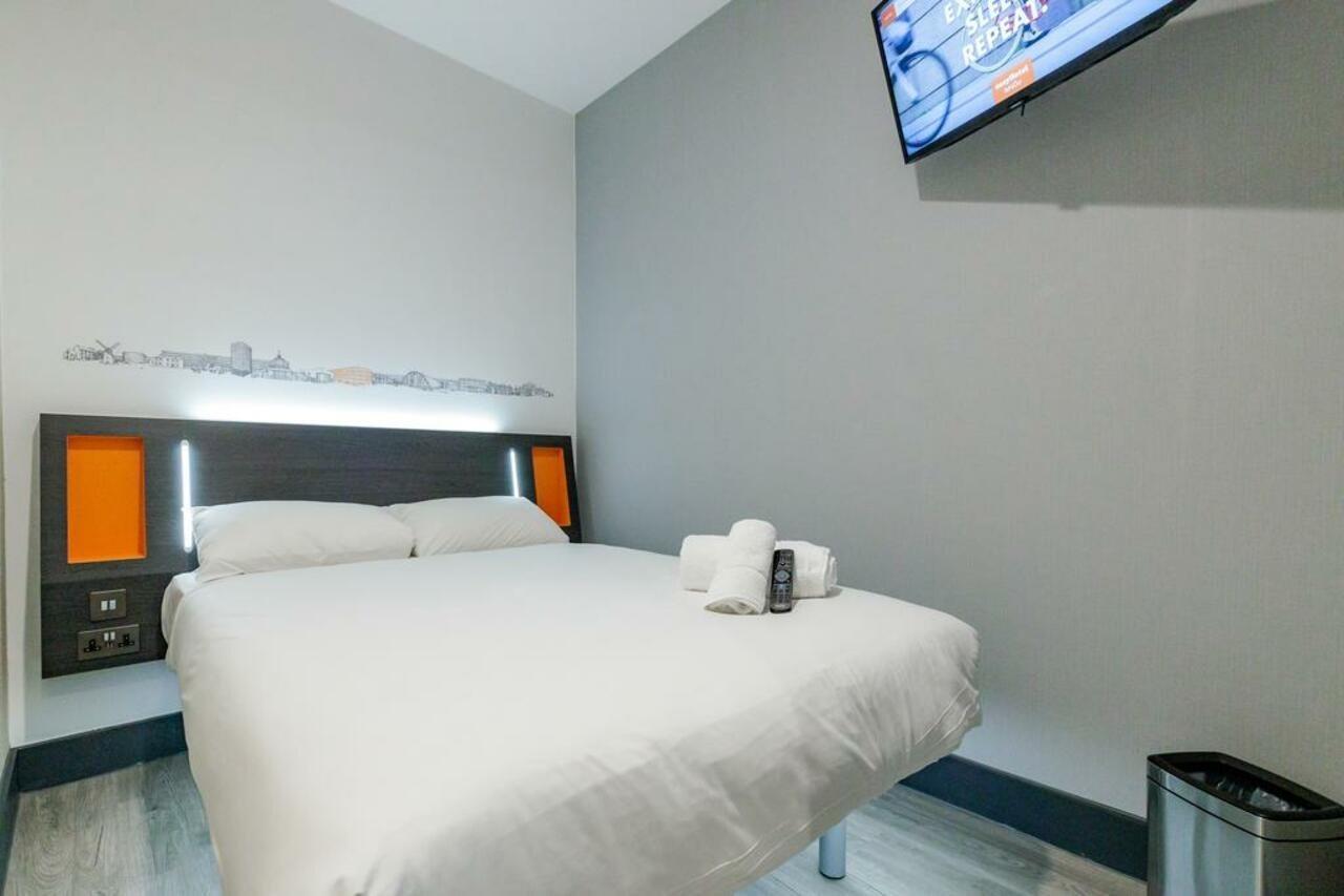easyHotel Milton Keynes Eksteriør billede
