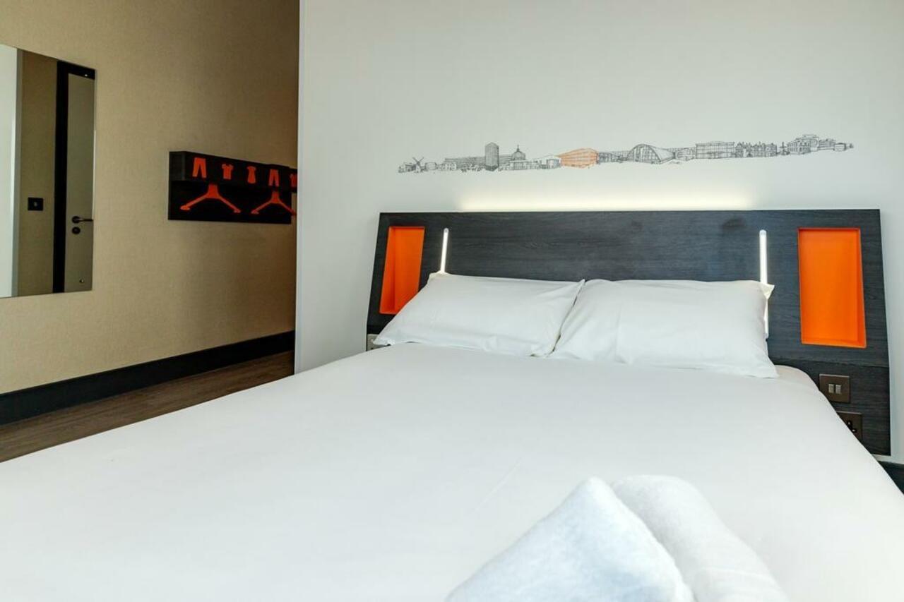 easyHotel Milton Keynes Eksteriør billede