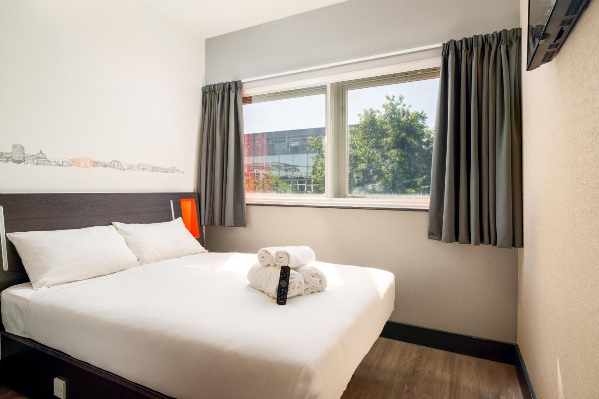 easyHotel Milton Keynes Eksteriør billede