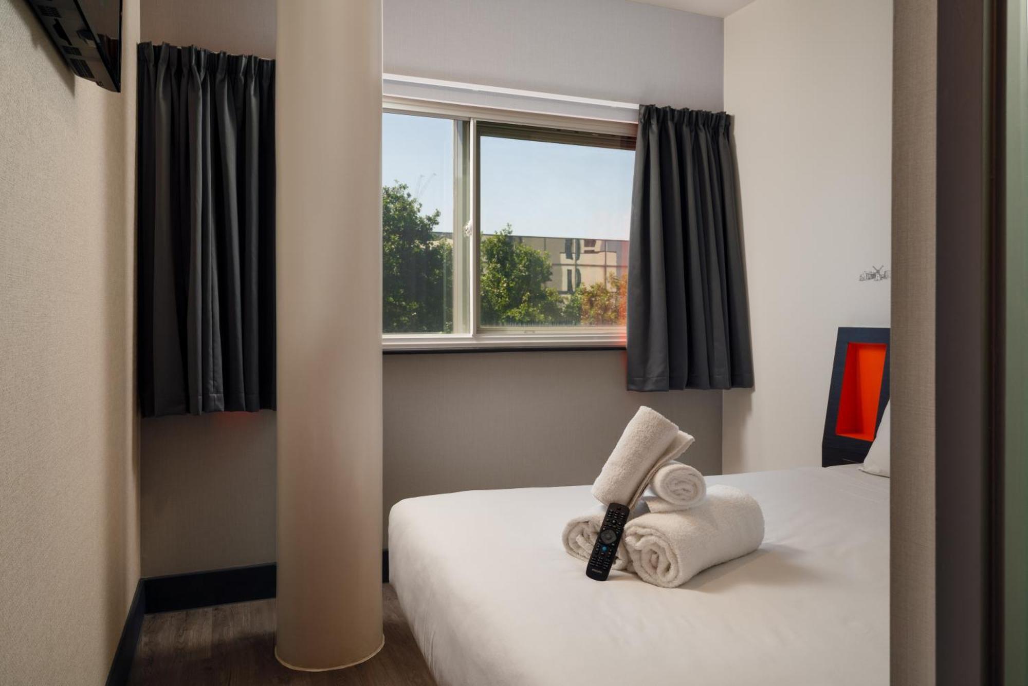 easyHotel Milton Keynes Eksteriør billede