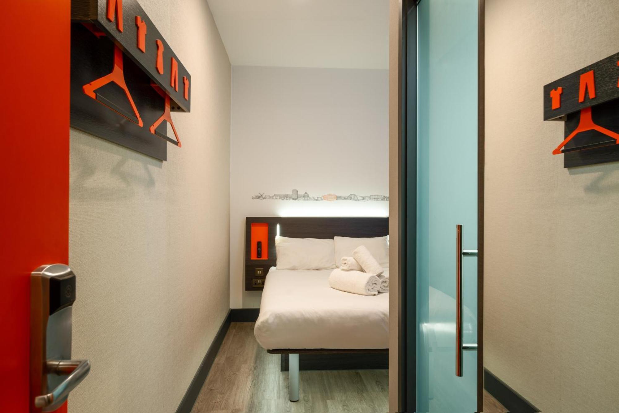easyHotel Milton Keynes Eksteriør billede