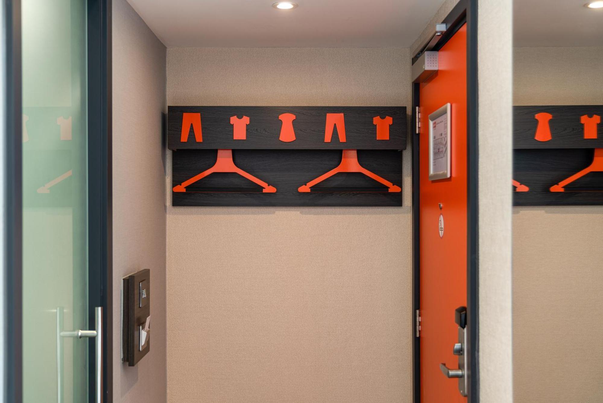 easyHotel Milton Keynes Eksteriør billede