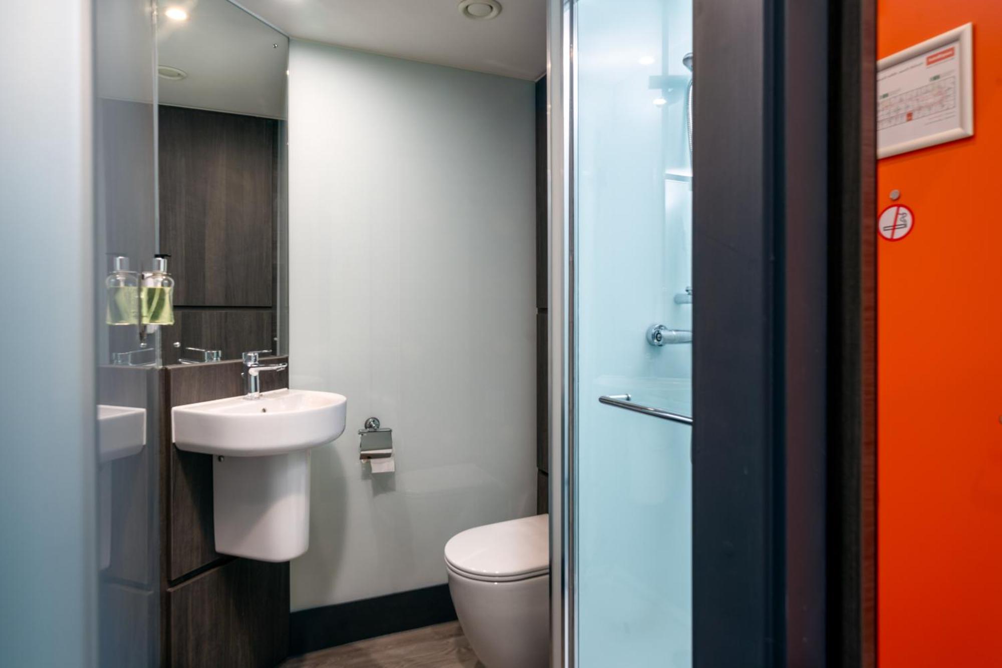 easyHotel Milton Keynes Eksteriør billede