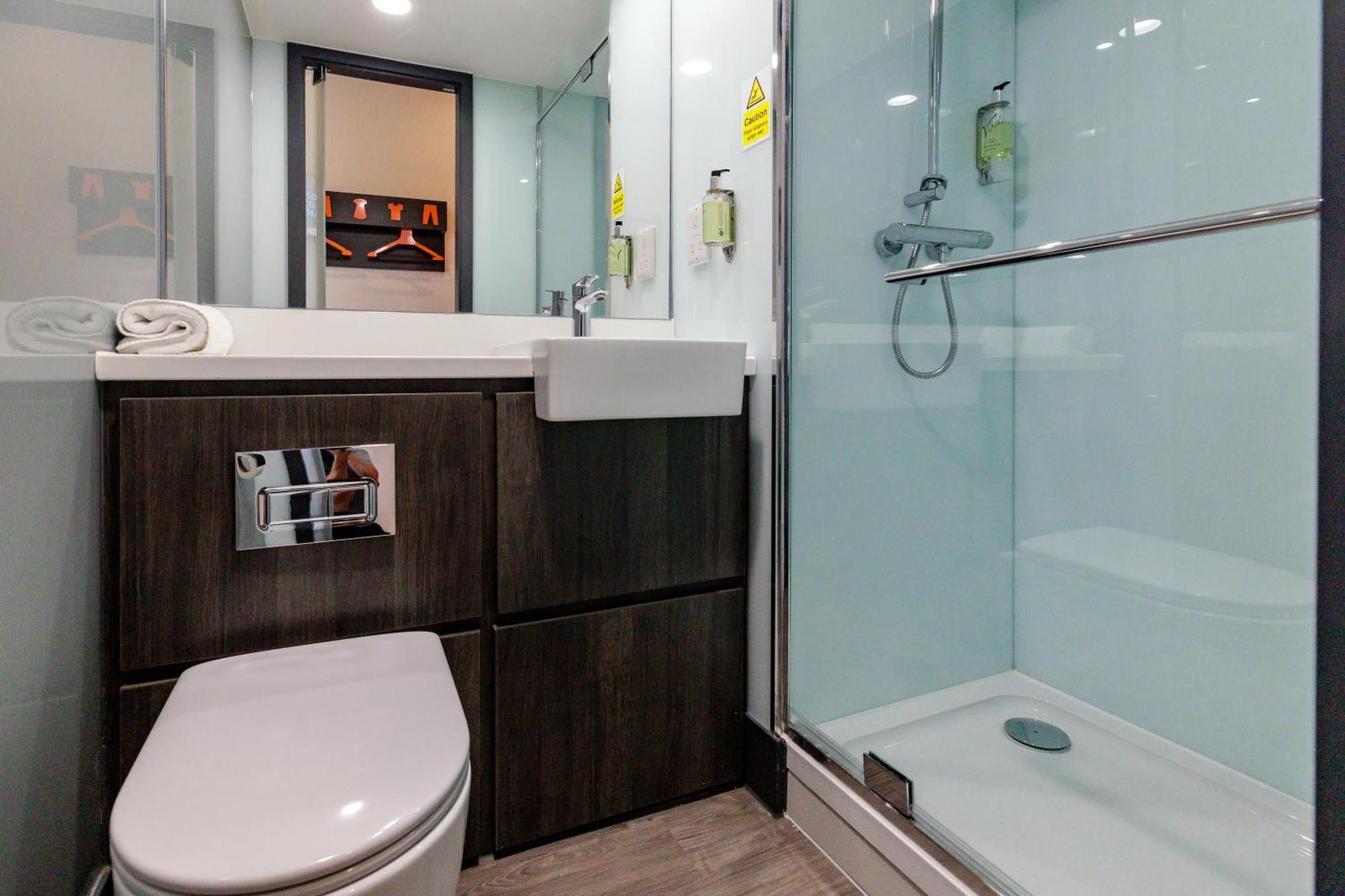 easyHotel Milton Keynes Eksteriør billede