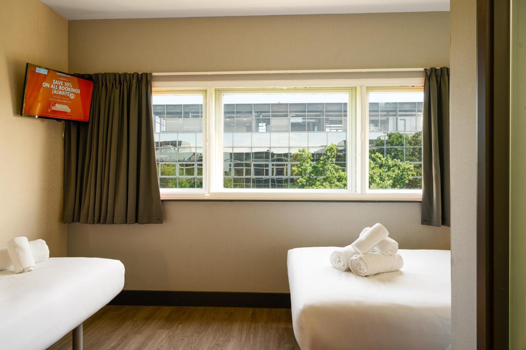 easyHotel Milton Keynes Eksteriør billede