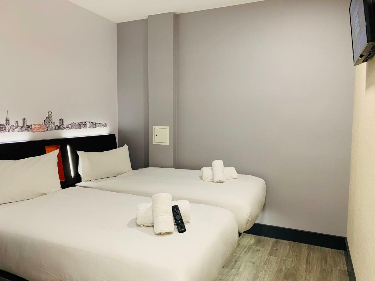 easyHotel Milton Keynes Eksteriør billede
