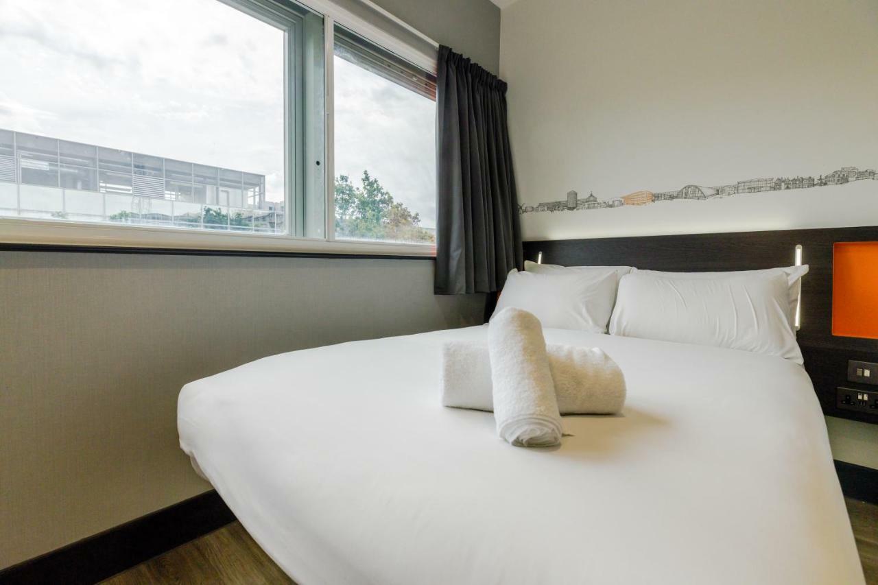 easyHotel Milton Keynes Eksteriør billede